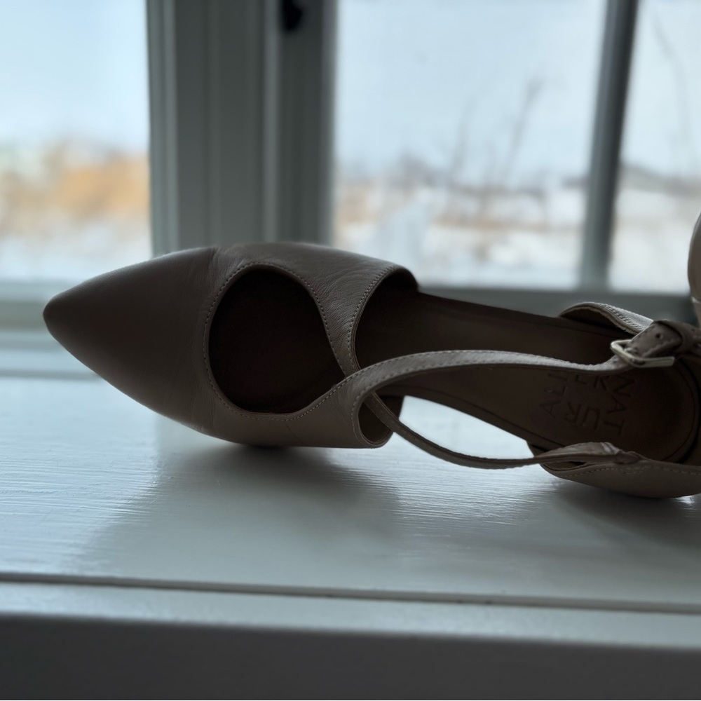 Leather Naturalizer Heels - Picture 3 of 10